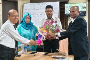 দি এইডেড হাই স্কুলের এডহক কমিটির সভাপতি হিসেবে বদরুজ্জামান সেলিমের দায়িত্ব গ্রহণ