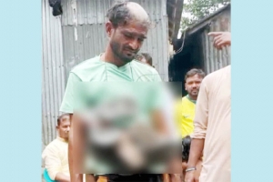 লাখাইয়ে কিশোরীকে ধর্ষণের অভিযোগে যুবককে গণপিটুনি দিয়ে পুলিশে সোপর্দ