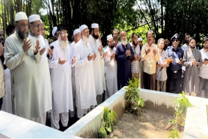 সিলেটে শহীদ সাংবাদিক তুরাবের কবর জিয়ারত করলেন বিরোধী দলীয় নেতা