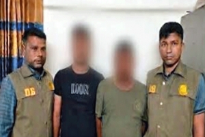 দক্ষিণ অটোরিকশাসহ চোর চক্রের দুই সদস্য গ্রেফতার