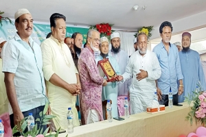 কুলাউড়ায় হাফিজ ছাত্রদের পাগড়ি পরিধান ও এমপিকে সংবর্ধনা