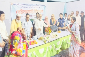 কুলাউড়ায় চা শ্রমিকদের মধ্যে প্রধানমন্ত্রীর উপহার রেইনকোট বিতরণে এমপি শকু