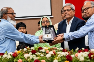 এনইসি ‘জুলাই শহীদ সাংবাদিক সম্মাননা’ পেলেন এটিএম তুরাবসহ ৫ পরিবার