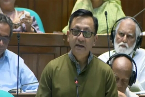  ৩ বছরে ৪০২ পোশাক কারখানা বন্ধ হয়েছে: বাণিজ্যমন্ত্রী
