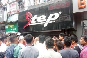 অন্য প্রতিষ্ঠানের ট্রেড লাইসেন্স দিয়ে ব্যবসা, জিন্দাবাজারে &lsquo;স্টেপ জুতার দোকান সিলগালা
