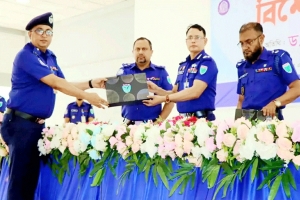 জকিগঞ্জ থানার শ্রেষ্ঠ ওসি রাজ্জাক ও এসআই মাসুদ পুরস্কৃত