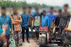 চেঙ্গেরখালে অবৈধভাবে বালু উত্তোলনের দায়ে আটক ৯