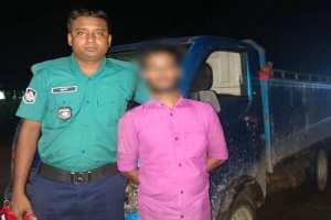 সিলেট-তামাবিল মহাসড়কে ভারতীয় চা পাতাসহ আটক ‌