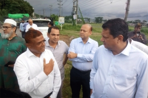 সিলেট-তামাবিল বাইপাসে আবাসন প্রকল্পের সম্ভাব্য স্থান পরিদর্শনে গৃহায়নমন্ত্রী