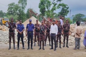 জাফলংয়ে অভিযানে ৭ হাজার ঘনফুট পাথর জব্দ