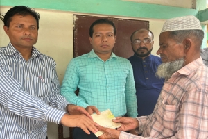 কাতারে সড়ক দুর্ঘটনায় নিহত ৫ প্রবাসীর পরিবারকে উপজেলা প্রশাসনের আর্থিক সহায়তা প্রদান
