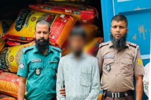 নগরীতে ভারতীয় পণ্যবাহী কাভার্ডসহ আটক ১