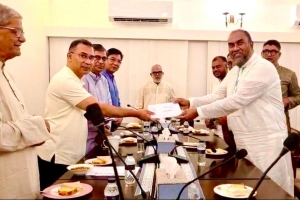 সিসিকের পরিচ্ছন্নতা কর্মীদের ৪১ লাখ ৩৫ হাজার টাকা অনুদান দিলেন প্রধানমন্ত্রী