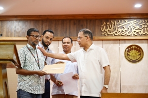 গুম-খুনের শিকার এবং জুলাইয়ে শহীদ ও আহত পরিবারের ৭৪ জনকে চাকুরির নিয়োগপত্র প্রদান প্রধানমন্ত্রীর