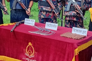 জকিগঞ্জ সীমান্তে বিজিবি-র&zwnj;্যাবের অভিযানে বিপুল পরিমাণ বিস্ফোরক ও আগ্নেয়াস্ত্র উদ্ধার
