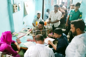 ভার্থখলায় অস্বাস্থ্যকর পরিবেশে খাবার তৈরি :  সিতারা বেকারিকে জরিমানা