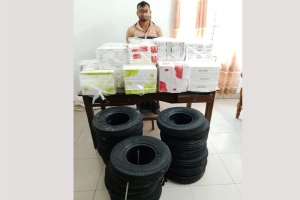 কানাইঘাটের সড়কের বাজার থেকে চোরাই সিগারেট-ট্রায়ারসহ গ্রেফতার ১
