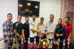  প্যারিসে ফুলেল শুভেচ্ছায় সিক্ত হলেন বৃটেনের কৃতি সাংবাদিক শাহেদ রাহমান